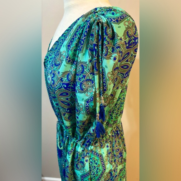 Unique dress for casual or formal occasions. - Picture 3 of 4